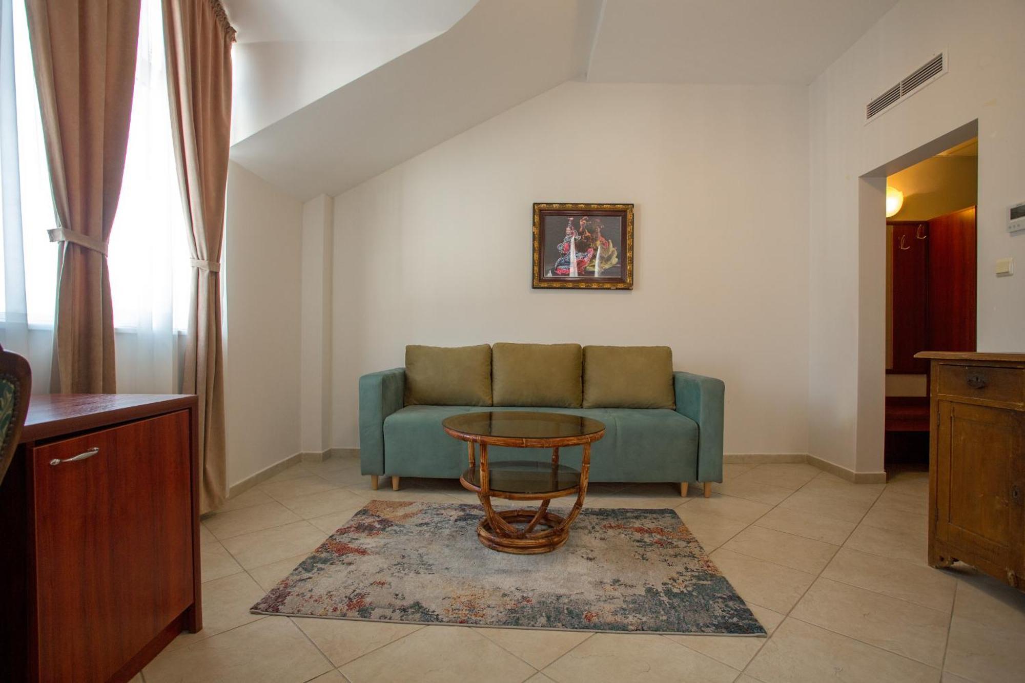 Hotel Central Balcsik Kültér fotó