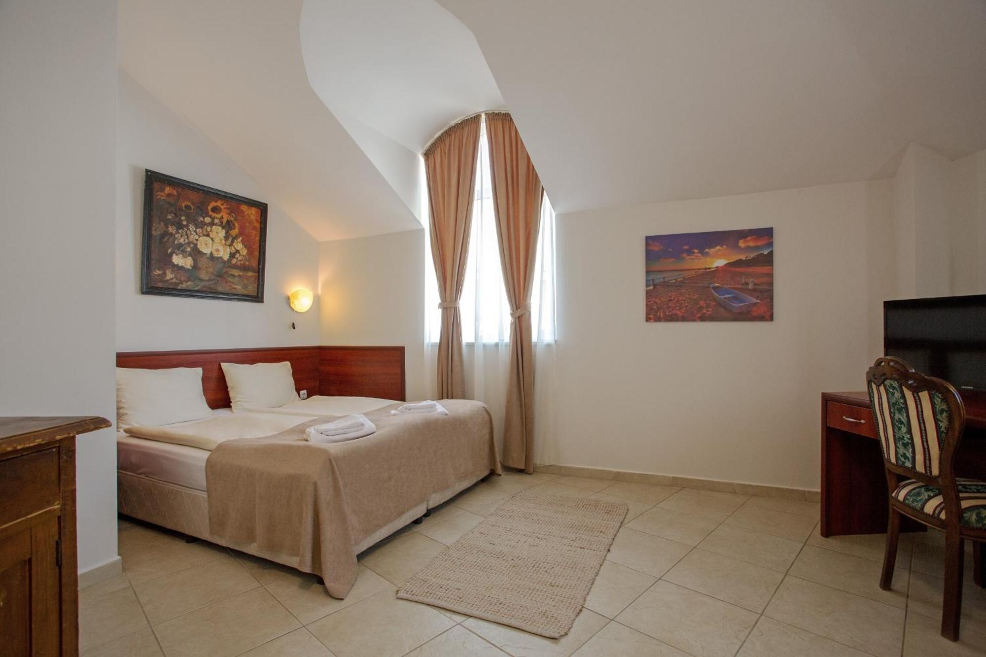 Hotel Central Balcsik Kültér fotó