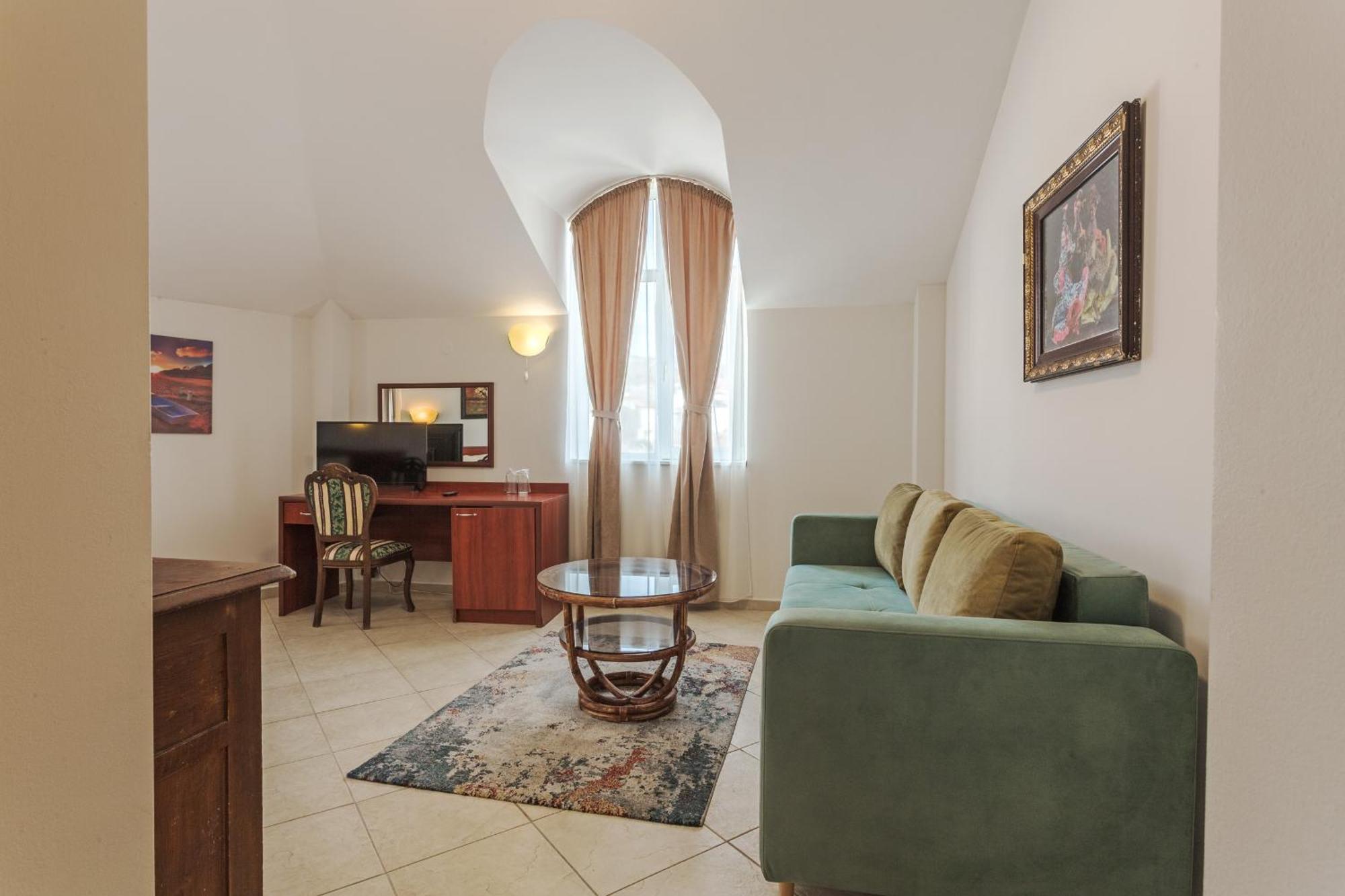 Hotel Central Balcsik Kültér fotó